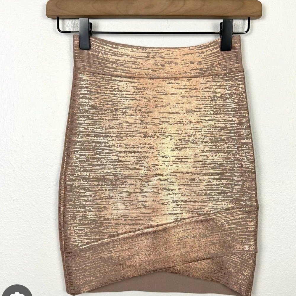 BCBG Cream Mini Pencil Skirt with Ribbed metallic Texture for Cocktail
